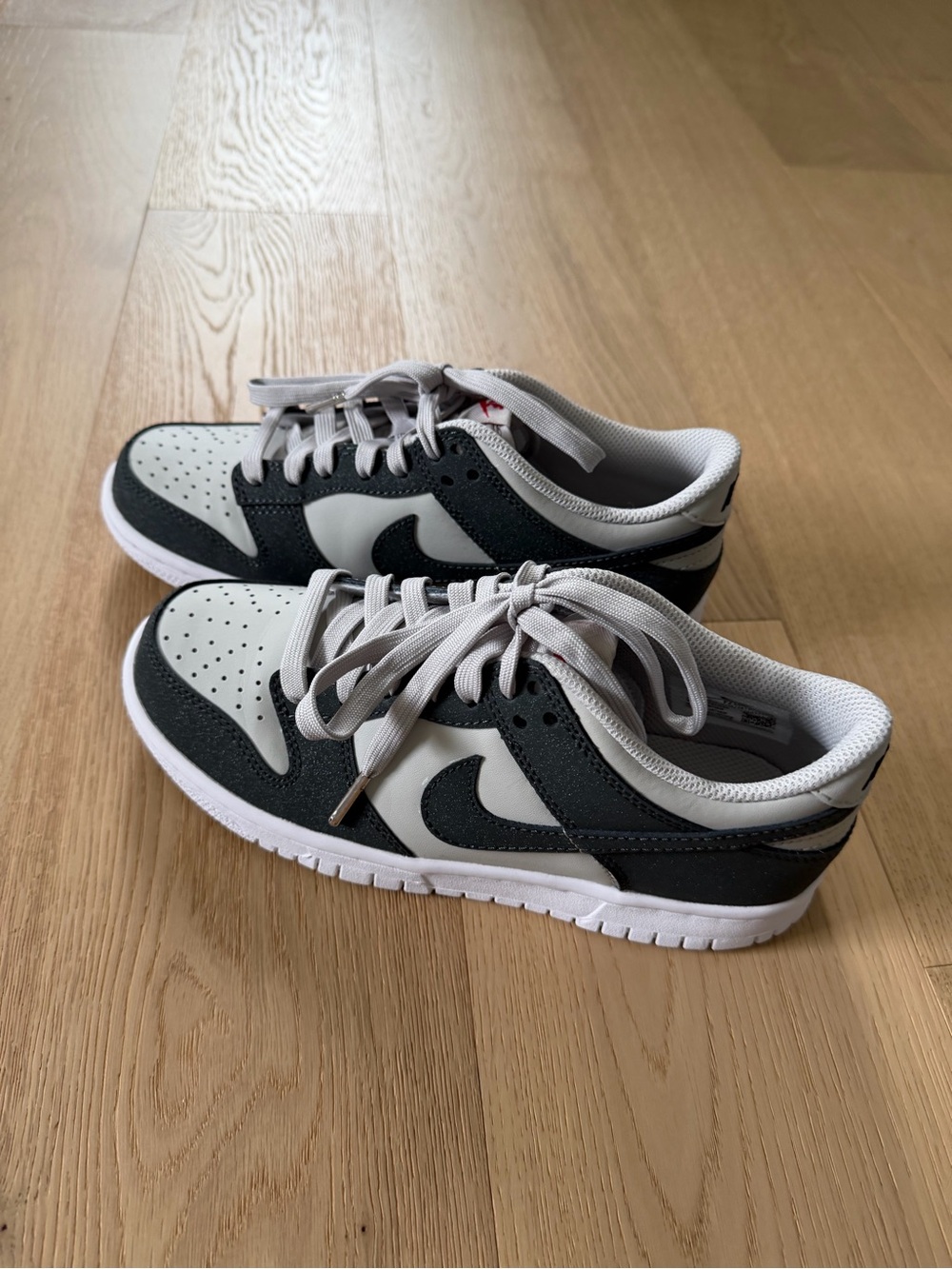 Like new Boys 4.5 Dunk low